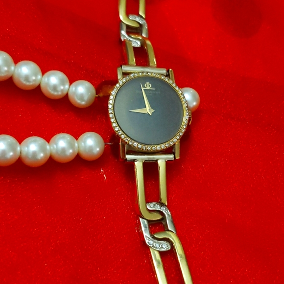 Baume and Merceir Geneve vintage watch..18k gold..... has 80pcs tiny diamonds... - Picture 10 of 16